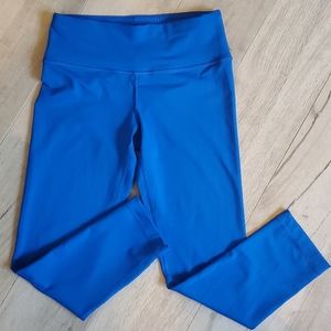 HIGH-WAISTED LEGGINGS